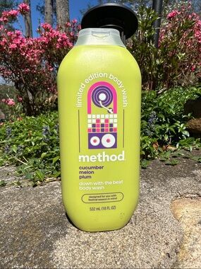 Limited Edition|Method|Down With The Beat Cucumber Melon Plum Body Wash - Green